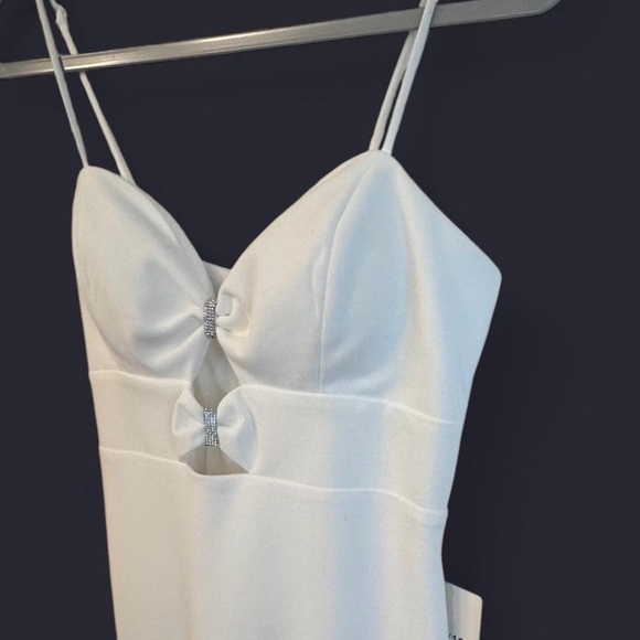 NWT Elegant White Strappy Dress - Picture 2 of 9